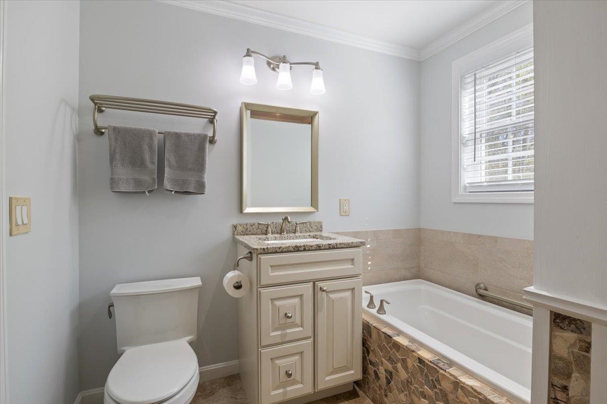 159 Warner Hill Road Derry, NH 03038 - Photo 12 of 34