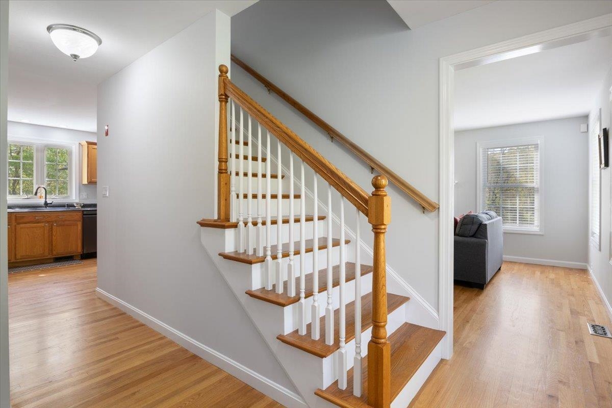 159 Warner Hill Road Derry, NH 03038 - Photo 5 of 34