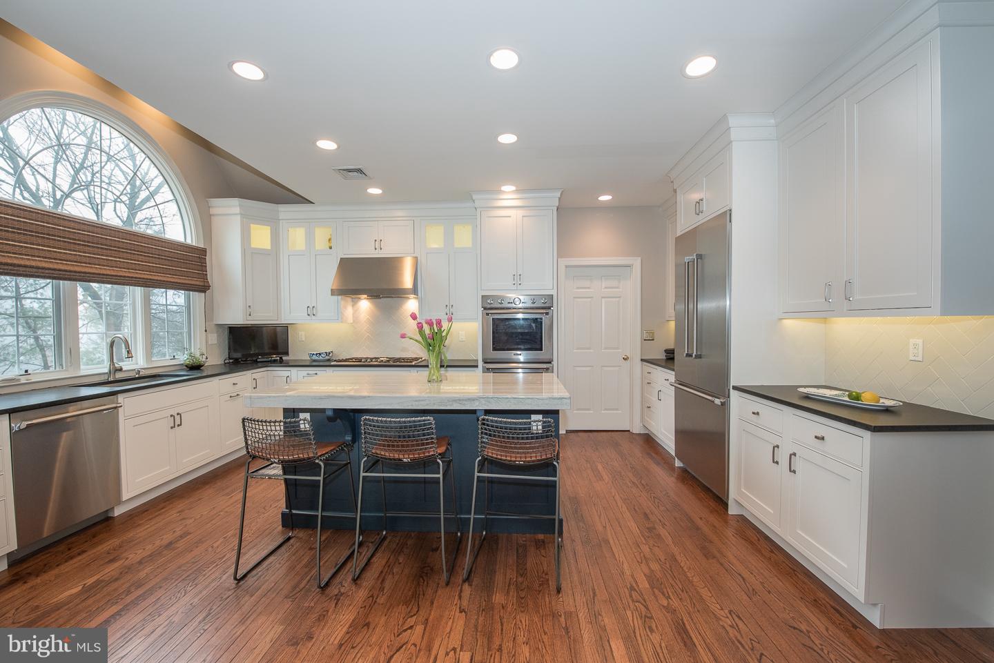 205 Pugh Road Wayne, PA 19087 - Photo 13 of 27 Five burner gas range