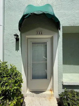 $1,950 | 314 Waterside Drive, Hypoluxo, FL 33462