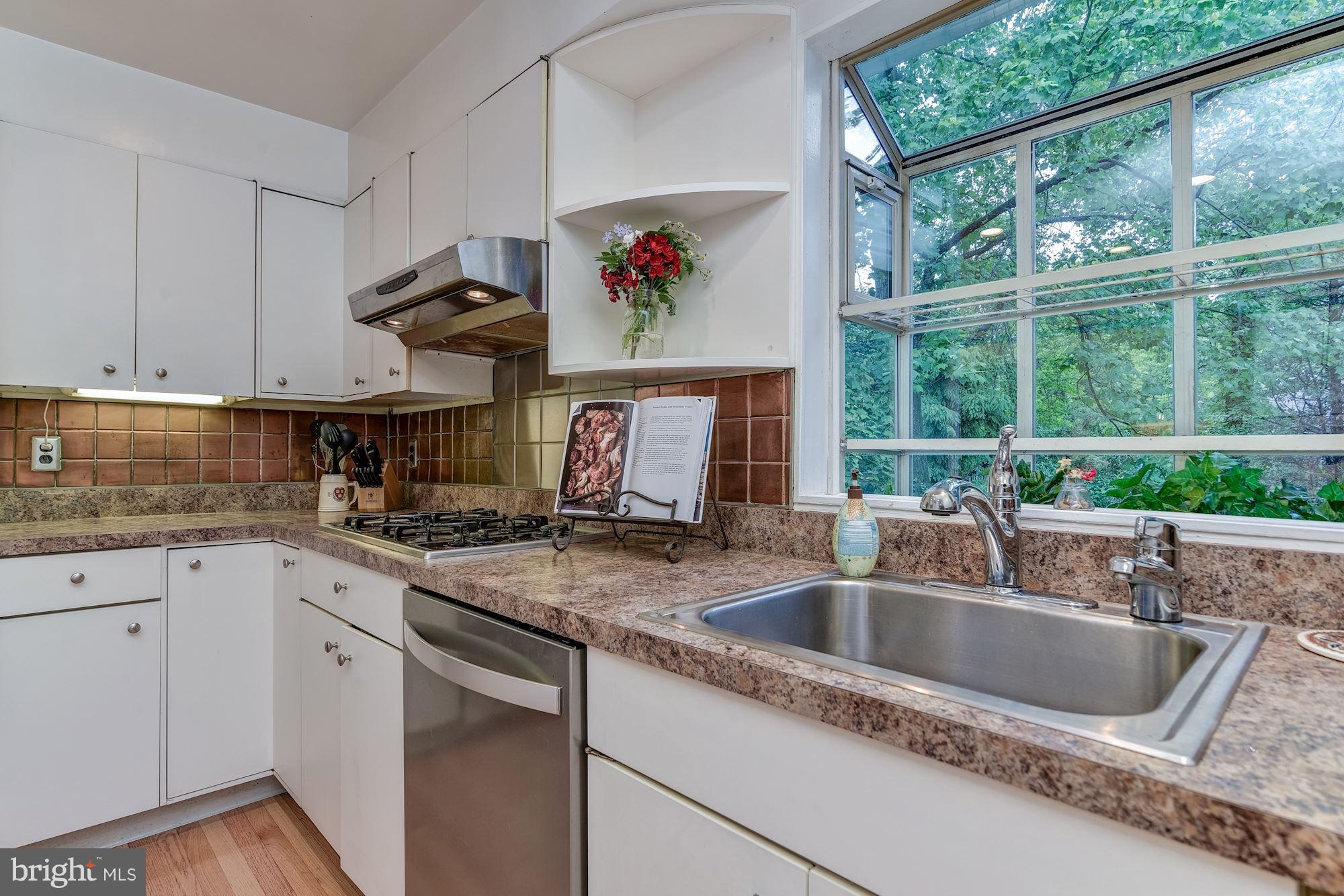 1617 Arbor View Road Silver Spring, MD 20902 - Photo 14 of 30 Kitchen