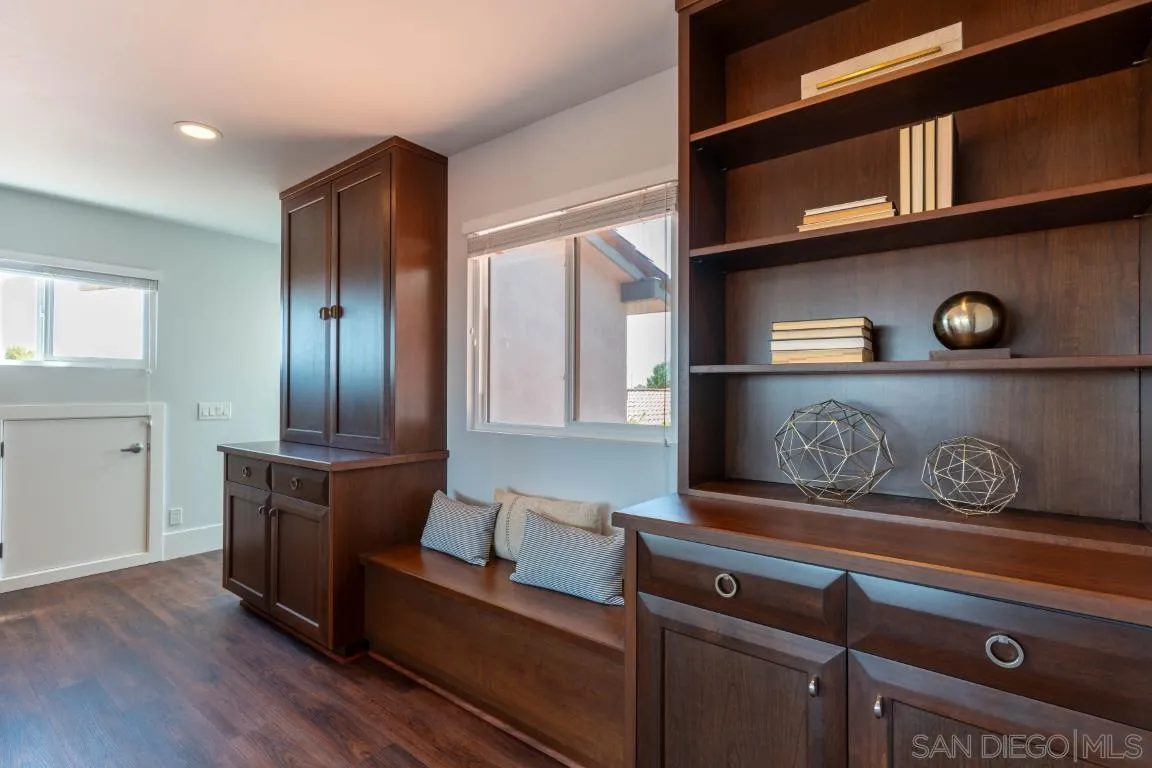 907 Ridge Heights Drive Fallbrook, CA 92028 - Photo 33 of 70 a living room with furniture