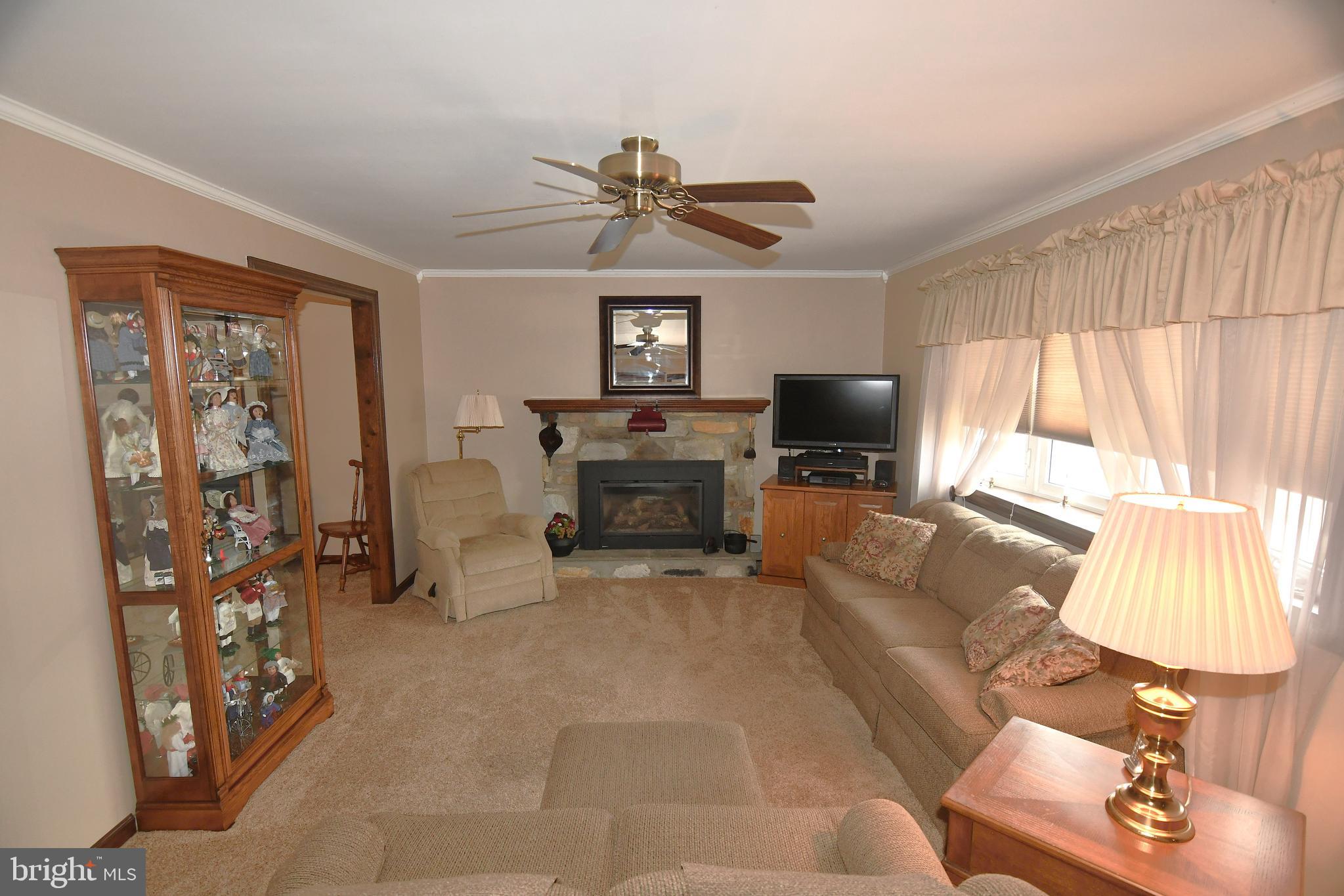 811 Phillips Road Warminster, PA 18974 - Photo 2 of 33 Formal Living Room!