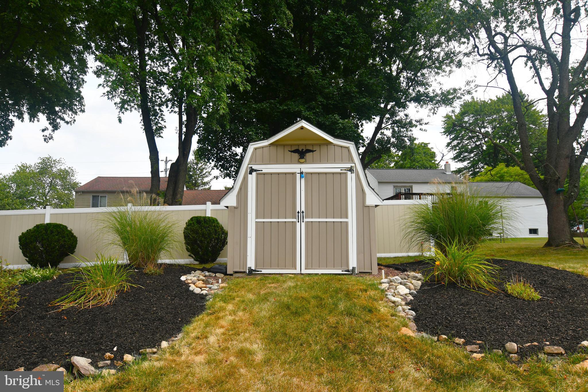 811 Phillips Road Warminster, PA 18974 - Photo 27 of 33