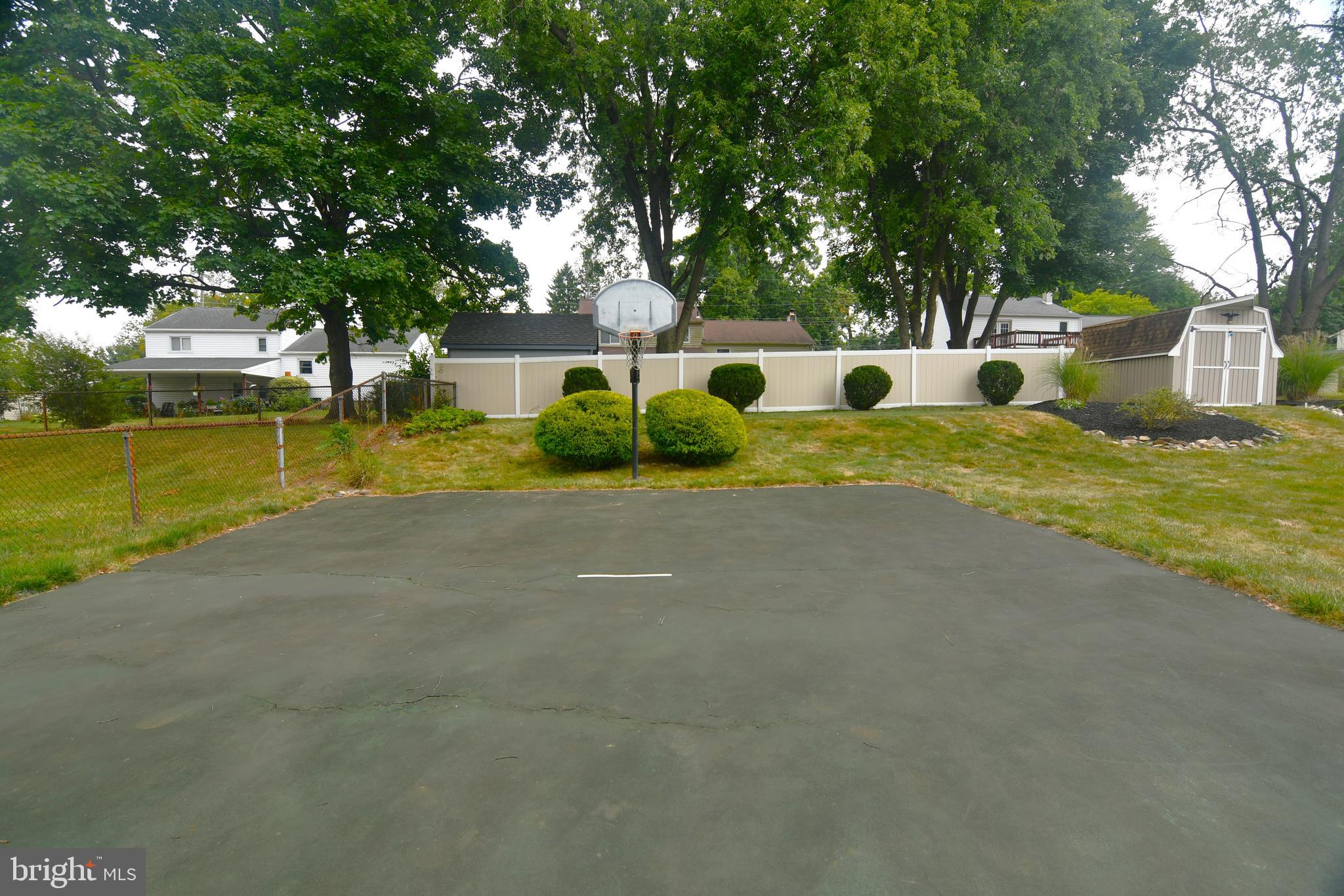 811 Phillips Road Warminster, PA 18974 - Photo 28 of 33 Basket Ball Court
