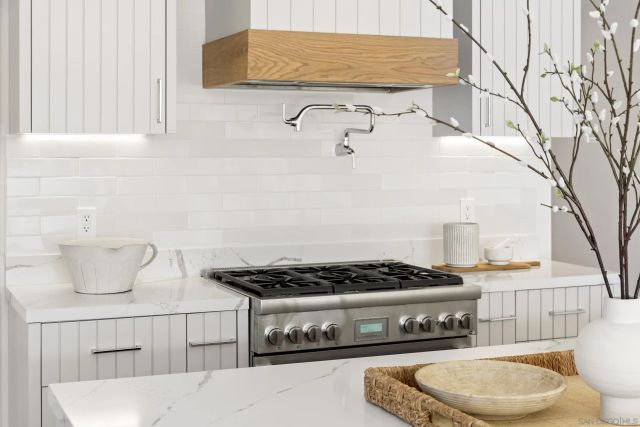 $3,650,000 | 7216 Fay Avenue, La Jolla, CA 92037