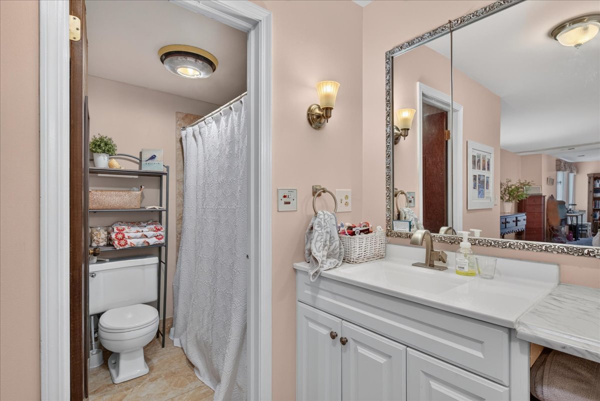 460 Raintree Court, Unit 1H Glen Ellyn, IL 60137 - Photo 21 of 30 Gallery Image 21