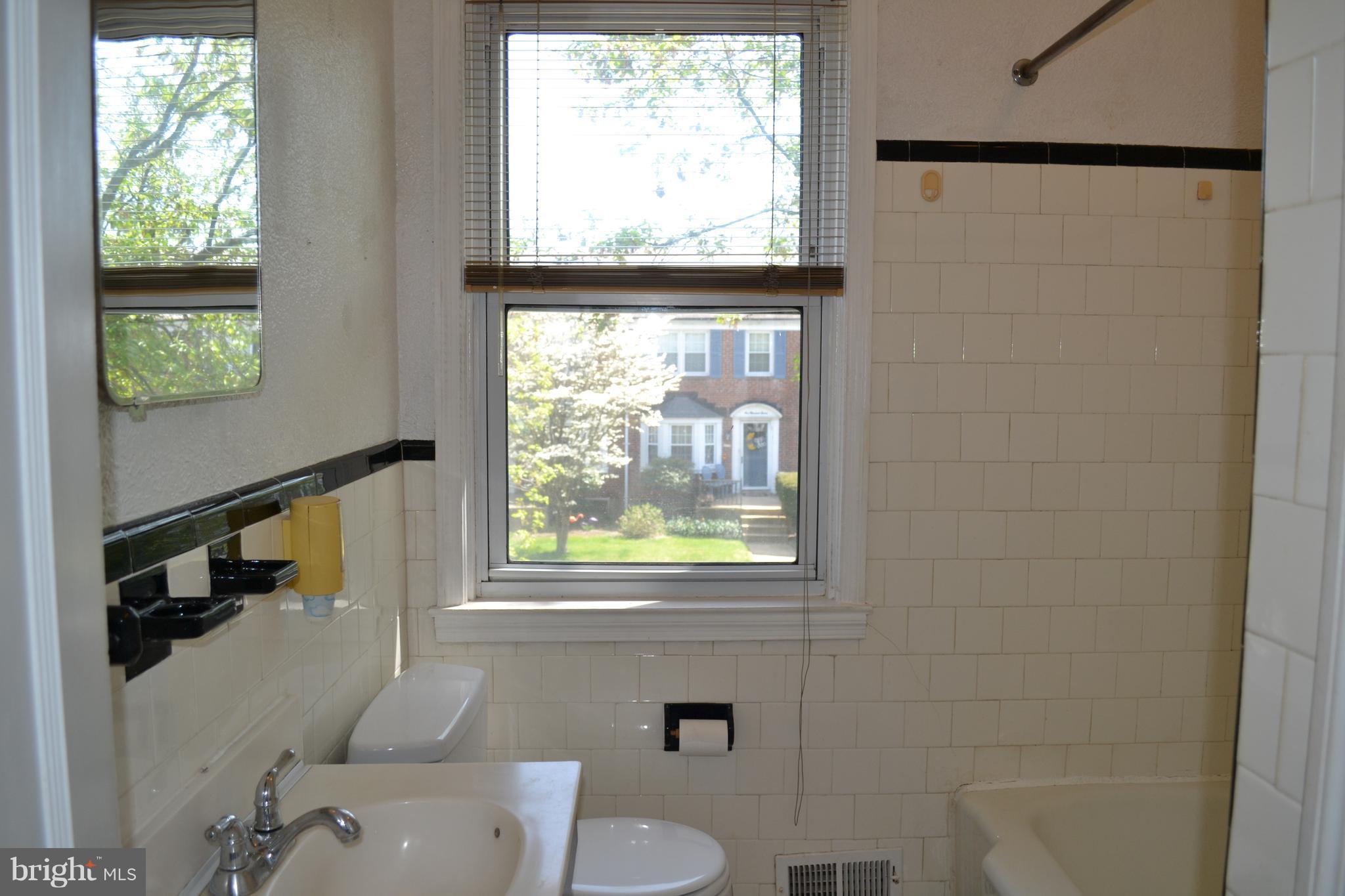 112 Overbrook Road Baltimore, MD 21212 - Photo 12 of 20 Bath