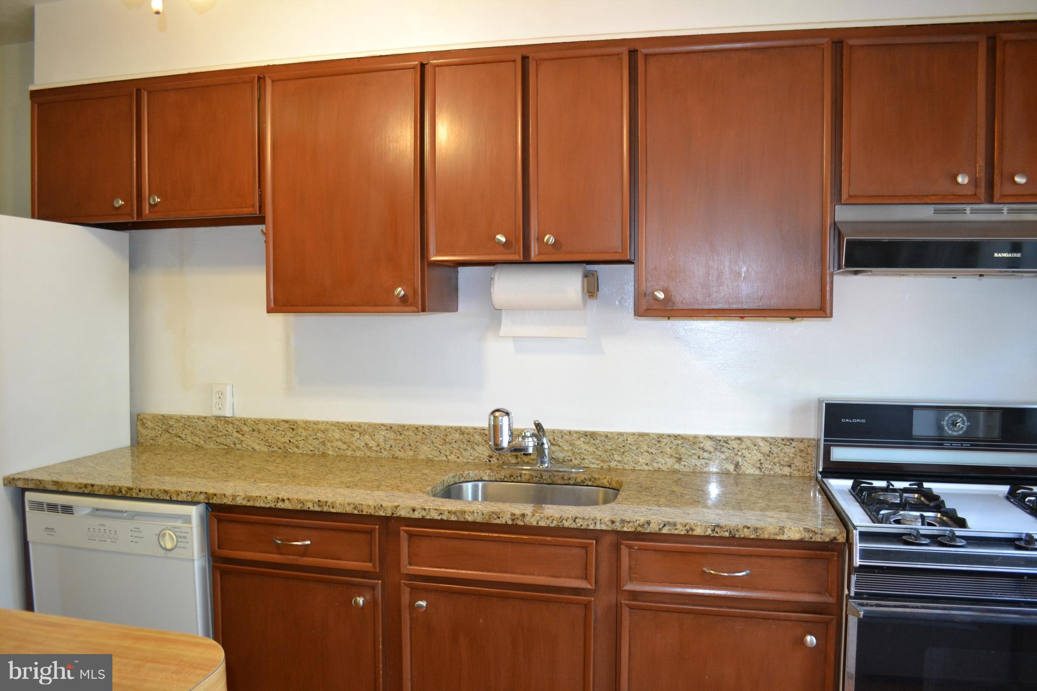 112 Overbrook Road Baltimore, MD 21212 - Photo 5 of 20 Kitchen