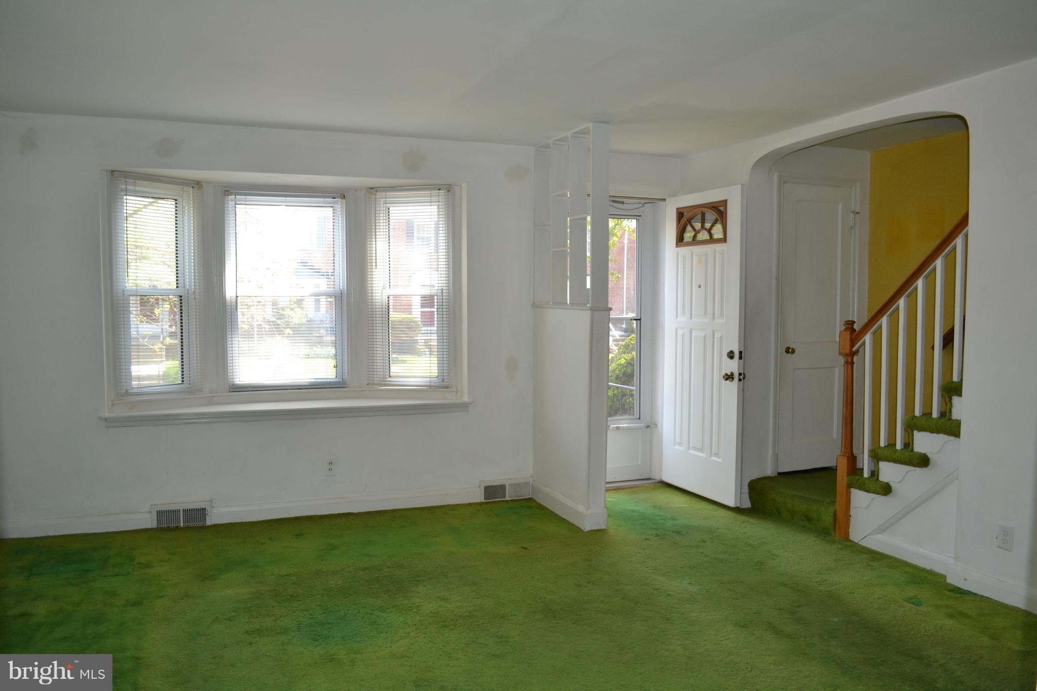 112 Overbrook Road Baltimore, MD 21212 - Photo 7 of 20 Living Room