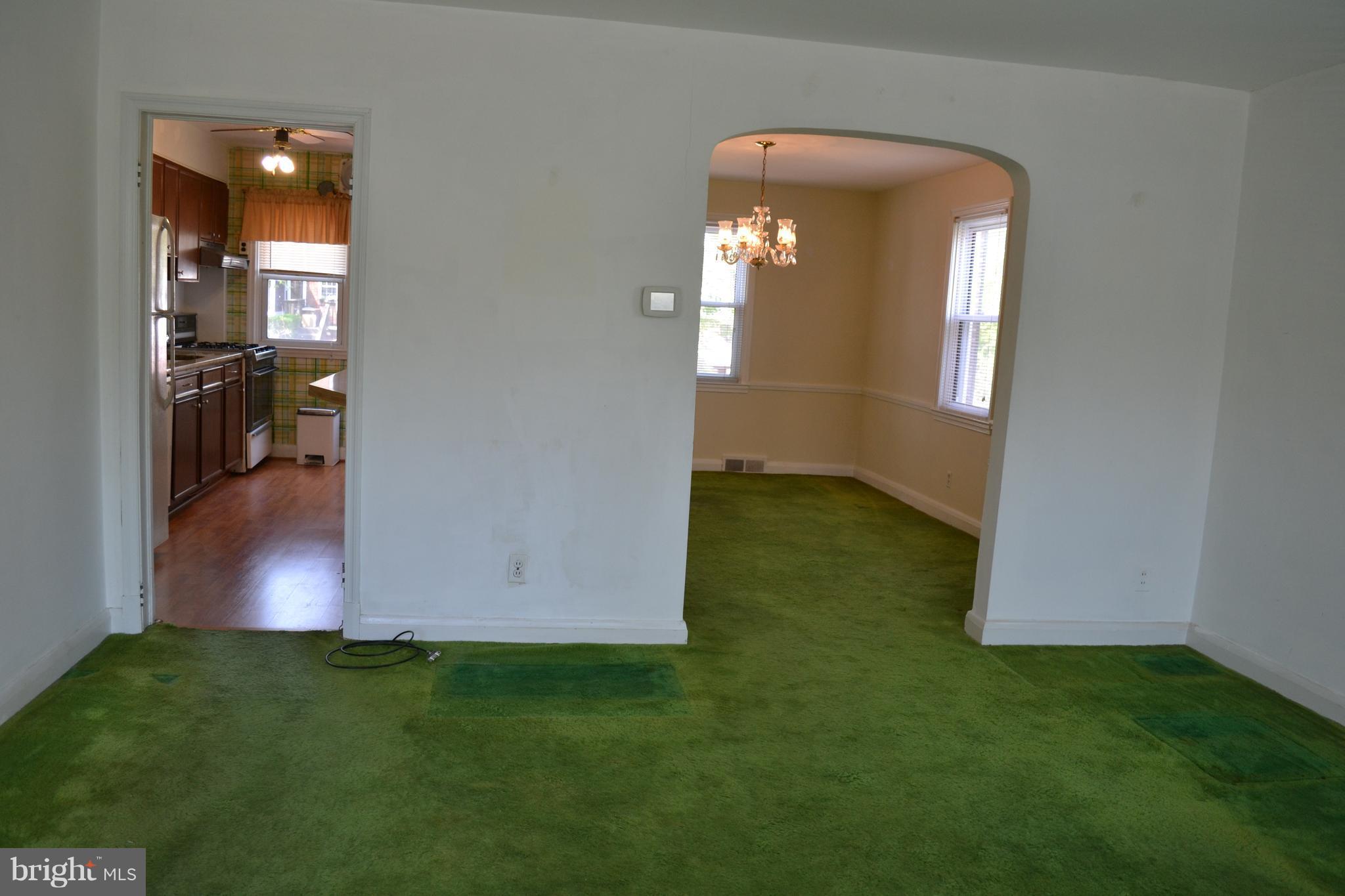 112 Overbrook Road Baltimore, MD 21212 - Photo 8 of 20 Living Room