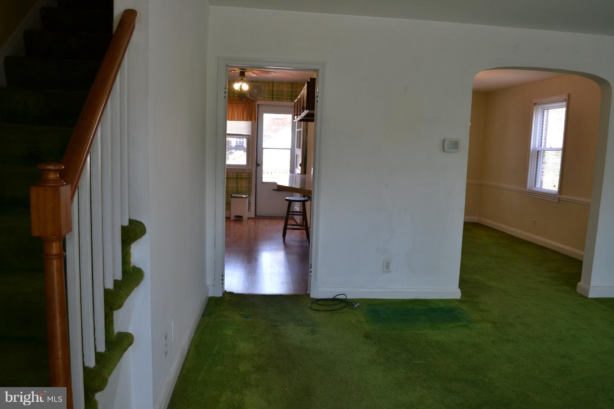 112 Overbrook Road Baltimore, MD 21212 - Photo 9 of 20 Living Room
