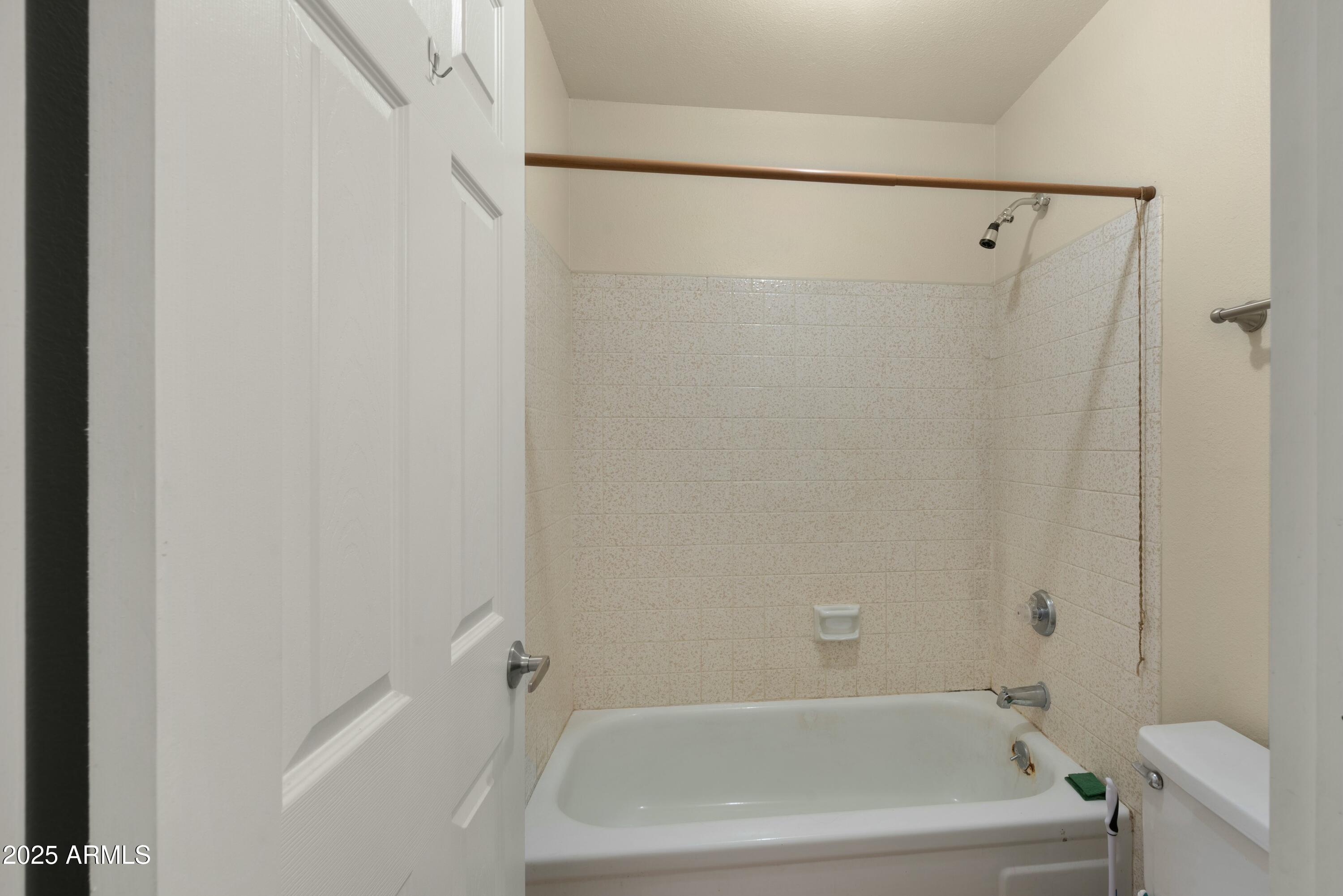 5833 West Hearn Road Glendale, AZ 85306 - Photo 16 of 25 Second Tub & Shower