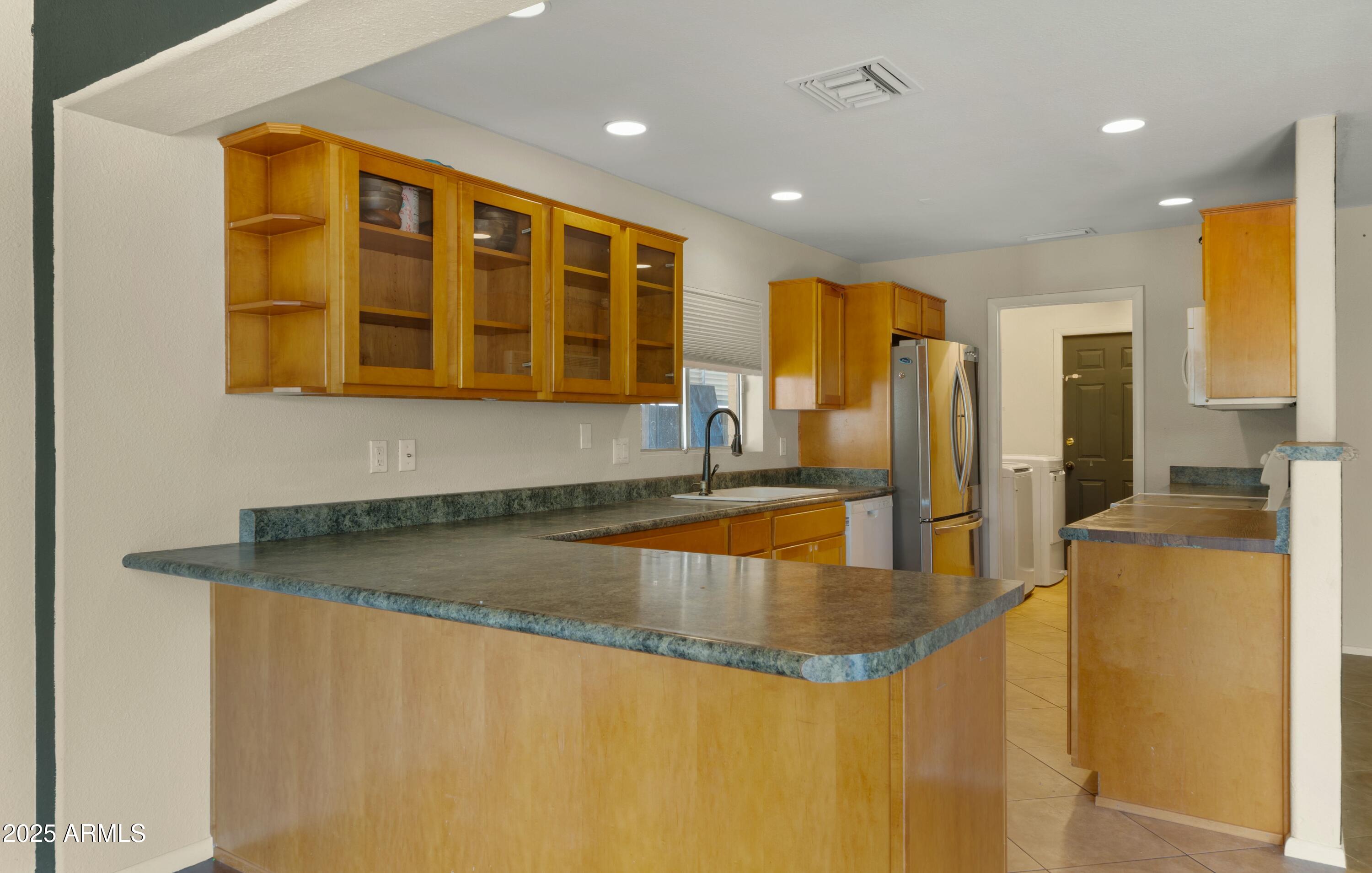 5833 West Hearn Road Glendale, AZ 85306 - Photo 6 of 25 Kitchen