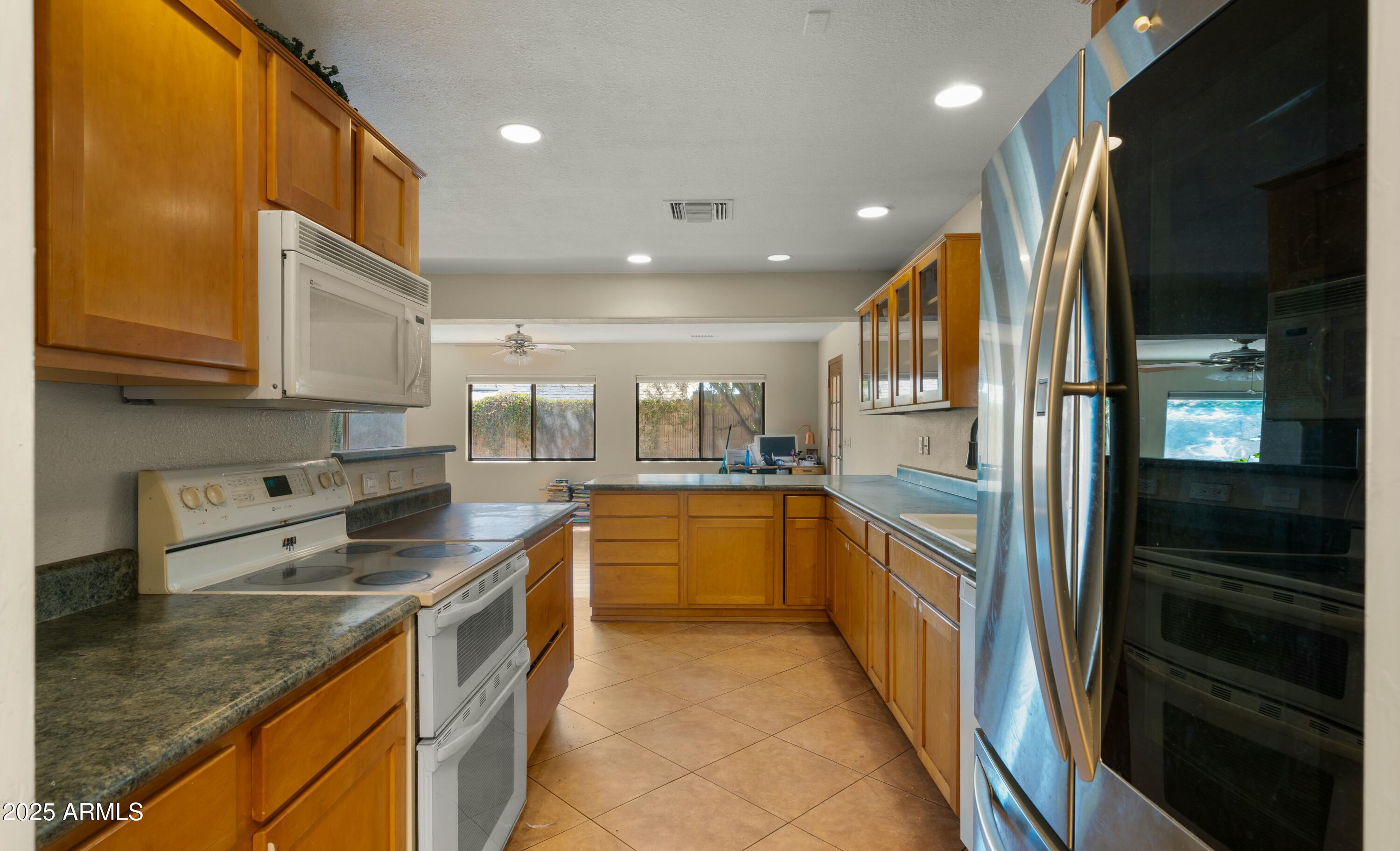 5833 West Hearn Road Glendale, AZ 85306 - Photo 7 of 25 Kitchen