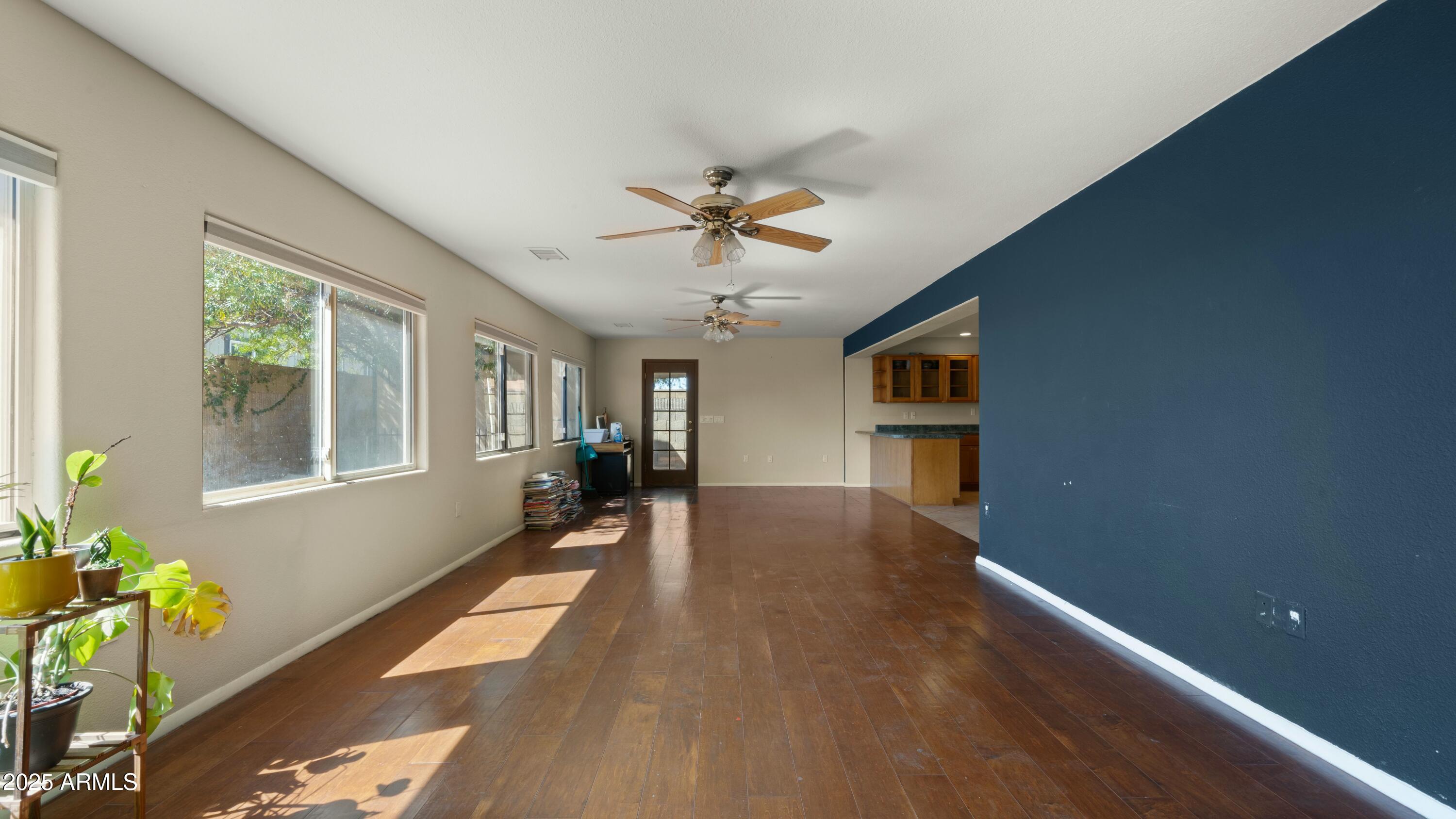 5833 West Hearn Road Glendale, AZ 85306 - Photo 10 of 25 Great Room