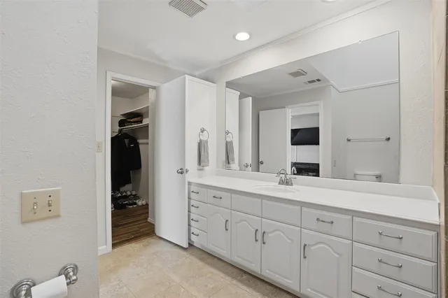 $2,200 | 5100 Verde Valley Lane, Unit 114, Dallas, TX 75254