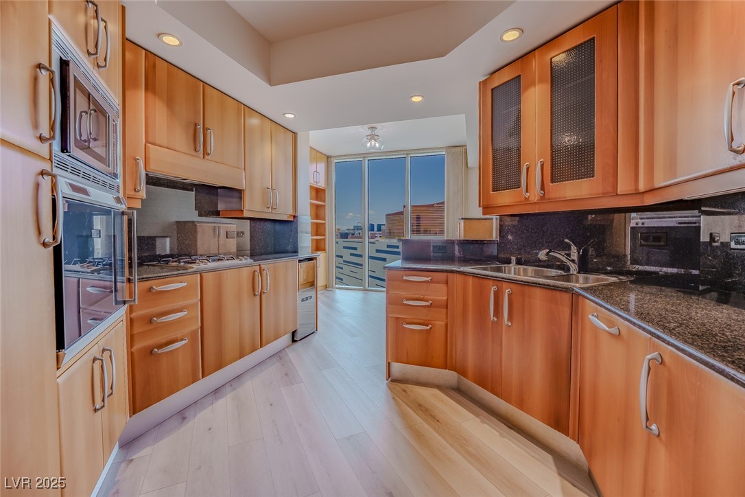 2747 Paradise Road, Unit 2305 Las Vegas, NV 89109 - Photo 5 of 25 Gallery Image 5