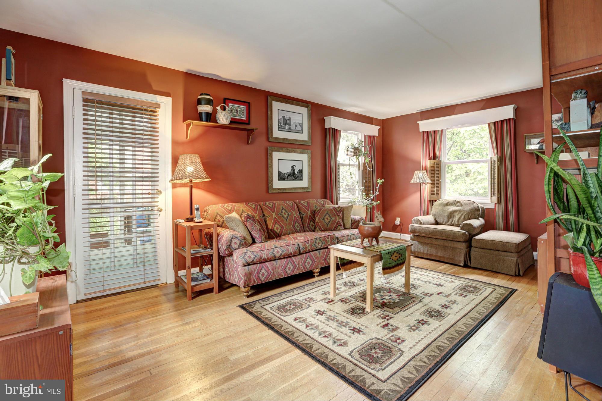 9220 Glenville Road Silver Spring, MD 20901 - Photo 3 of 30 Large Living Room