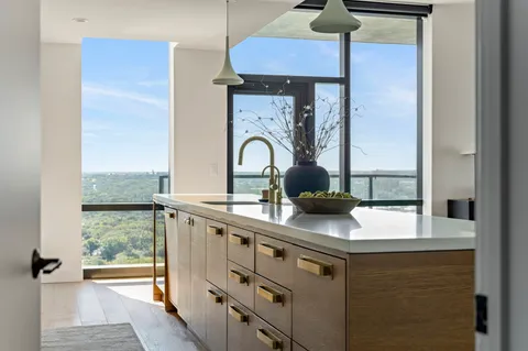 $2,999,000 | 70 Rainey Street, Unit 2701, Austin, TX 78701