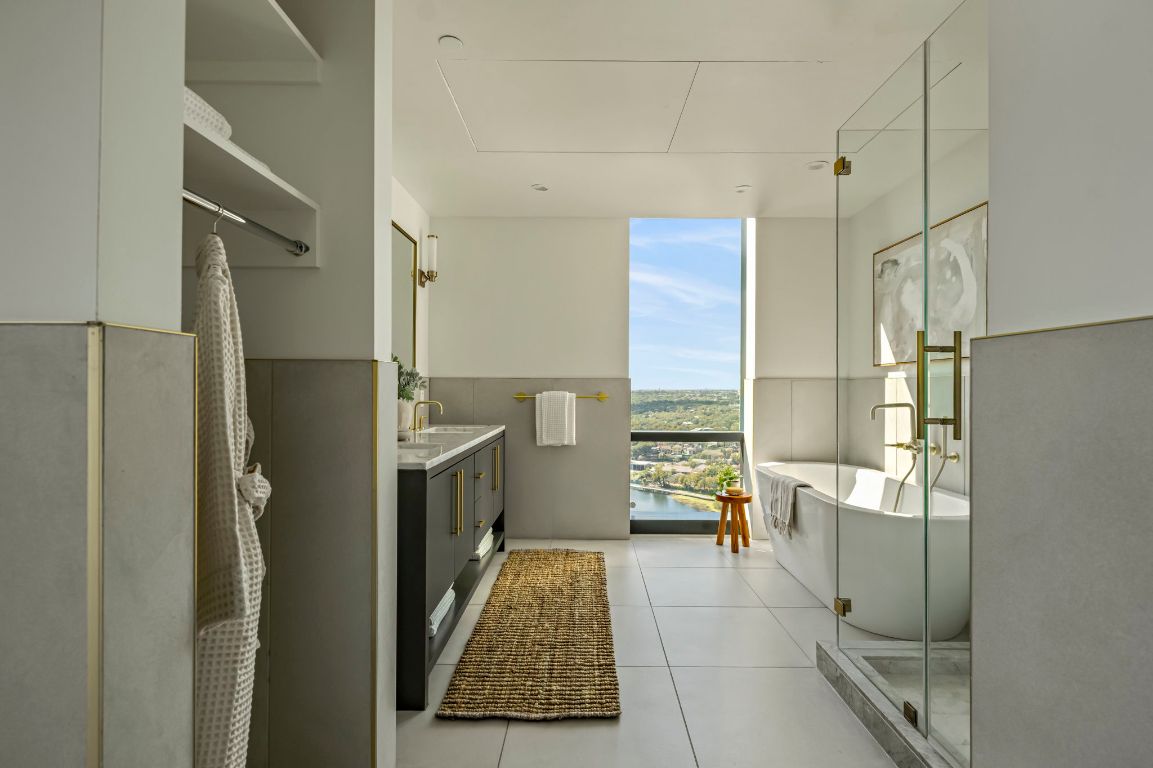 70 Rainey Street, Unit 2701 Austin, TX 78701 - Photo 20 of 40 a walk in closet with a couch