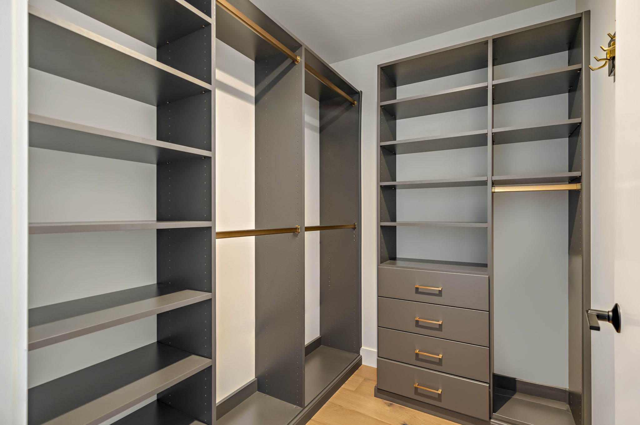 70 Rainey Street, Unit 2701 Austin, TX 78701 - Photo 22 of 40 Primary Closet