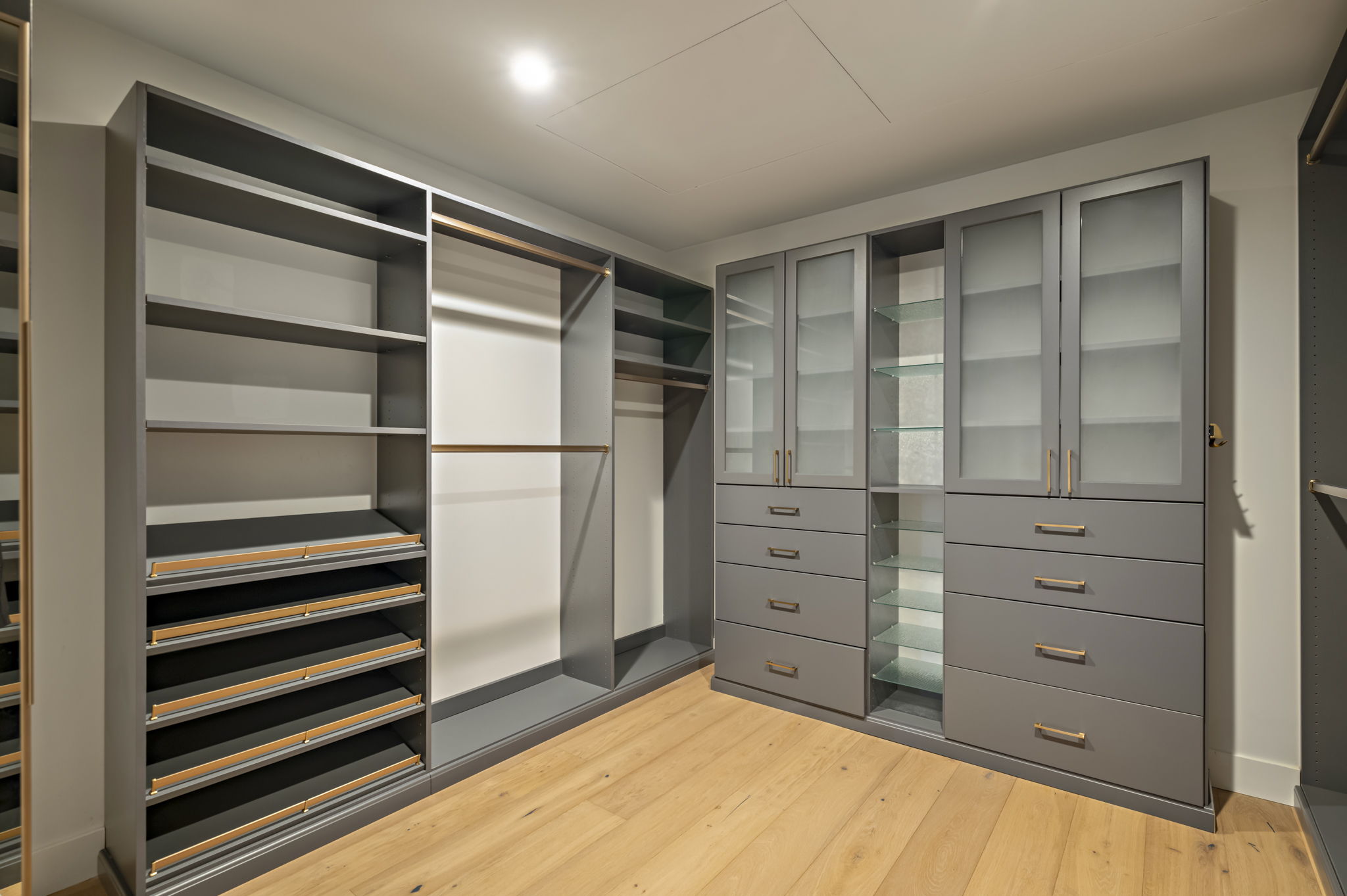 70 Rainey Street, Unit 2701 Austin, TX 78701 - Photo 23 of 40 Primary Closet