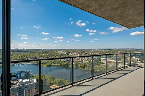 $2,999,000 | 70 Rainey Street, Unit 2701, Austin, TX 78701