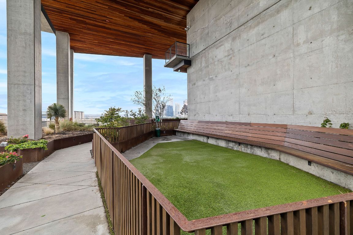 70 Rainey Street, Unit 2701 Austin, TX 78701 - Photo 37 of 40 a view of swimming pool from a balcony