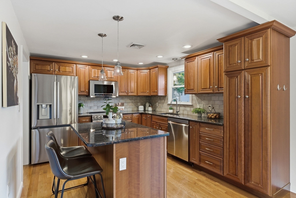 13 Elaine Road Stoneham, MA 02180 - Photo 5 of 27