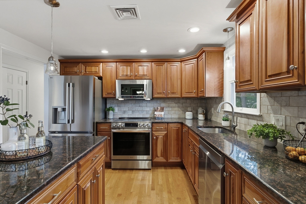 13 Elaine Road Stoneham, MA 02180 - Photo 6 of 27