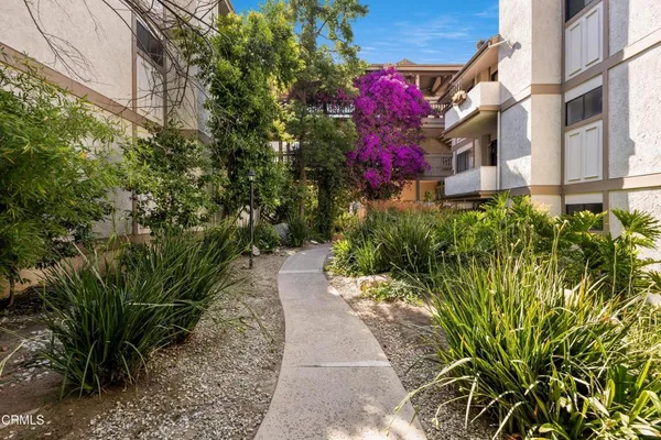 $2,495 | 3480 Barham Boulevard, Unit 208, Los Angeles, CA 90068