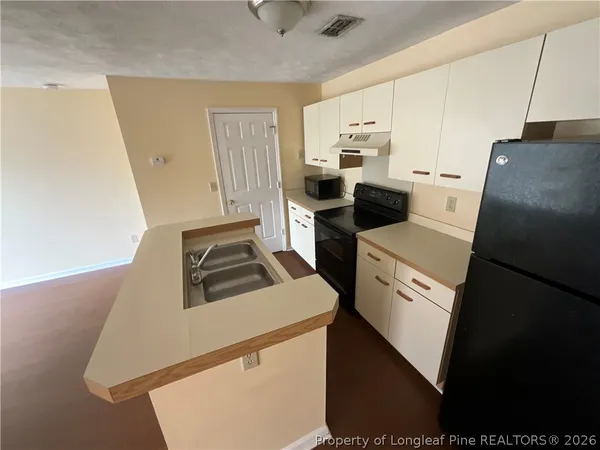 $825 | 979 Stewarts Creek Drive, Unit 8, Fayetteville, NC 28314