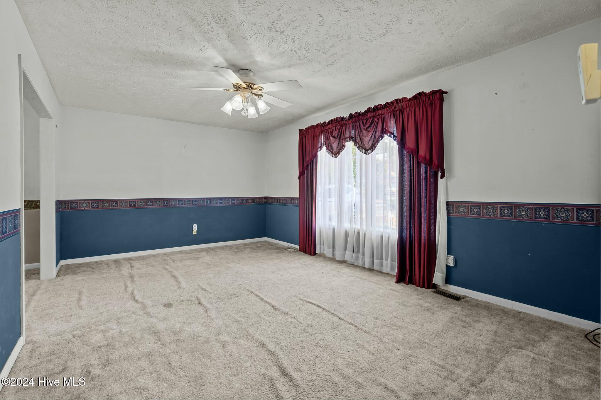 12460 Kay Road Laurinburg, NC 28352 - Photo 18 of 49 Living Room
