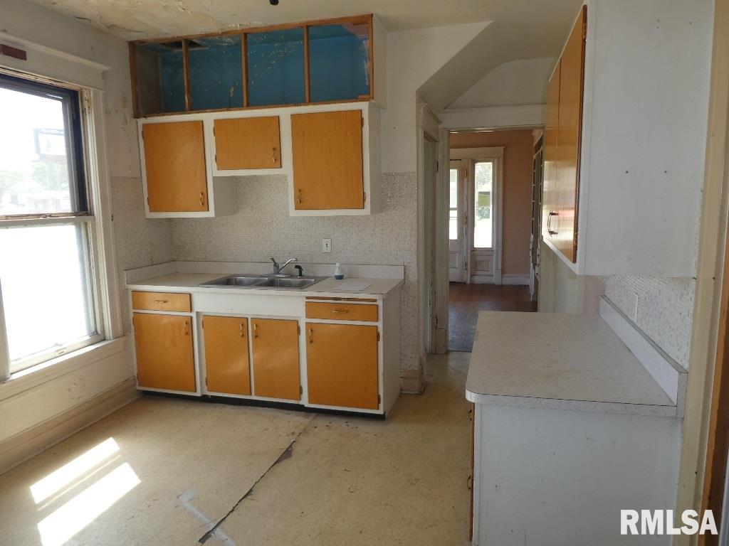 321 North Grand Avenue West Springfield, IL 62702 - Photo 9 of 17 Gallery Image 9