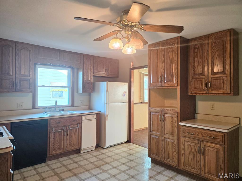 811 Smith Lane Hillsboro, IL 62049 - Photo 13 of 32