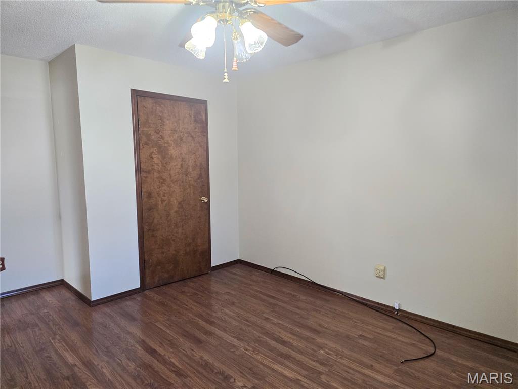 811 Smith Lane Hillsboro, IL 62049 - Photo 22 of 32