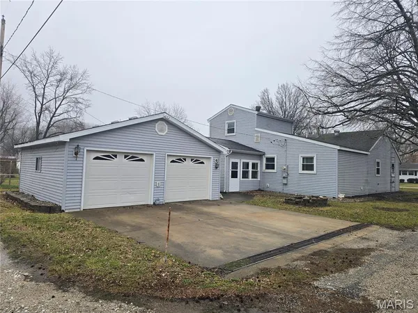 $142,000 | 811 Smith Lane, Hillsboro, IL 62049