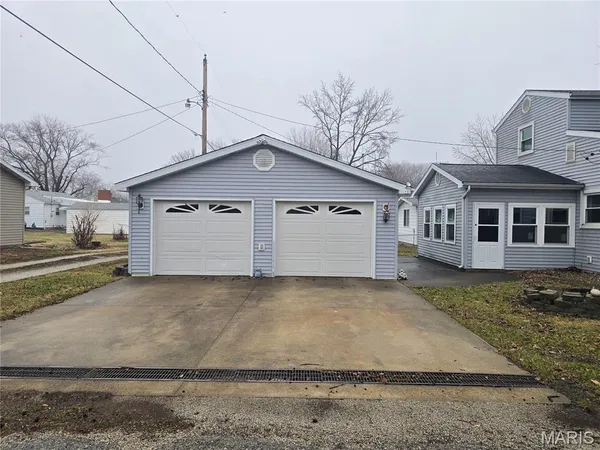 $142,000 | 811 Smith Lane, Hillsboro, IL 62049