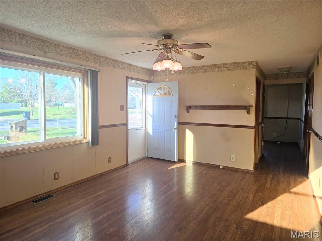 811 Smith Lane Hillsboro, IL 62049 - Photo 9 of 32