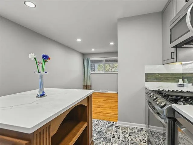 $2,650 | 2205 Clover Avenue, Rockford, IL 61102