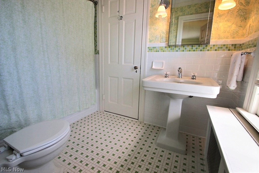 21149 Sydenham Road Shaker Heights, OH 44122 - Photo 10 of 17 Master bathroom