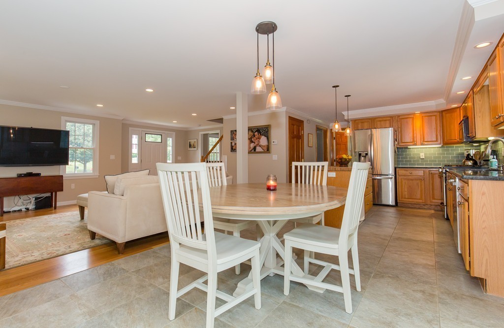 20 Gov Doherty Road Billerica, MA 01821 - Photo 4 of 30 a dining room with furniture and window