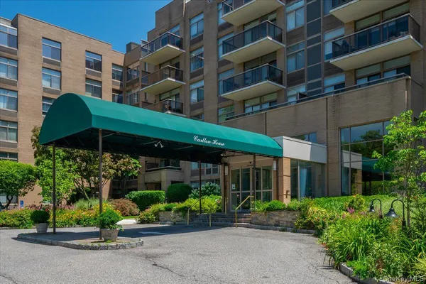 $925,000 | 35 North Chatsworth Avenue, Unit 2H, Larchmont, NY 10538