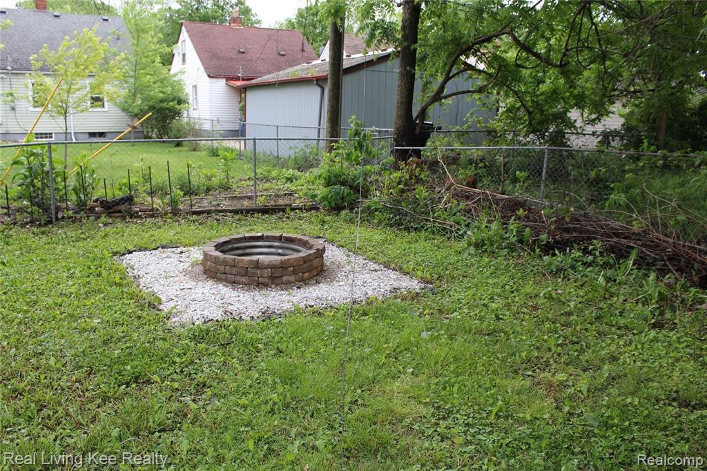 16052 Sumner Redford, MI 48239 - Photo 22 of 23