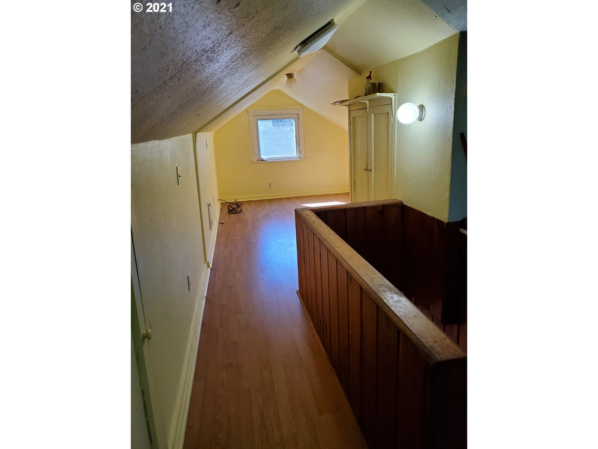 767 Madison Street Eugene, OR 97402 - Photo 11 of 20 a bathroom with a sink and a mirror