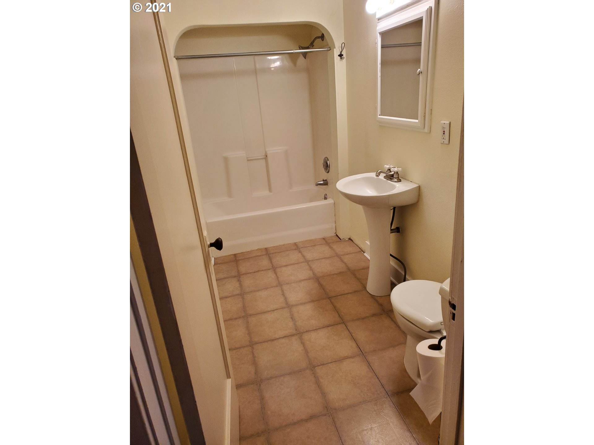 767 Madison Street Eugene, OR 97402 - Photo 13 of 20 a bathroom with a sink toilet and shower