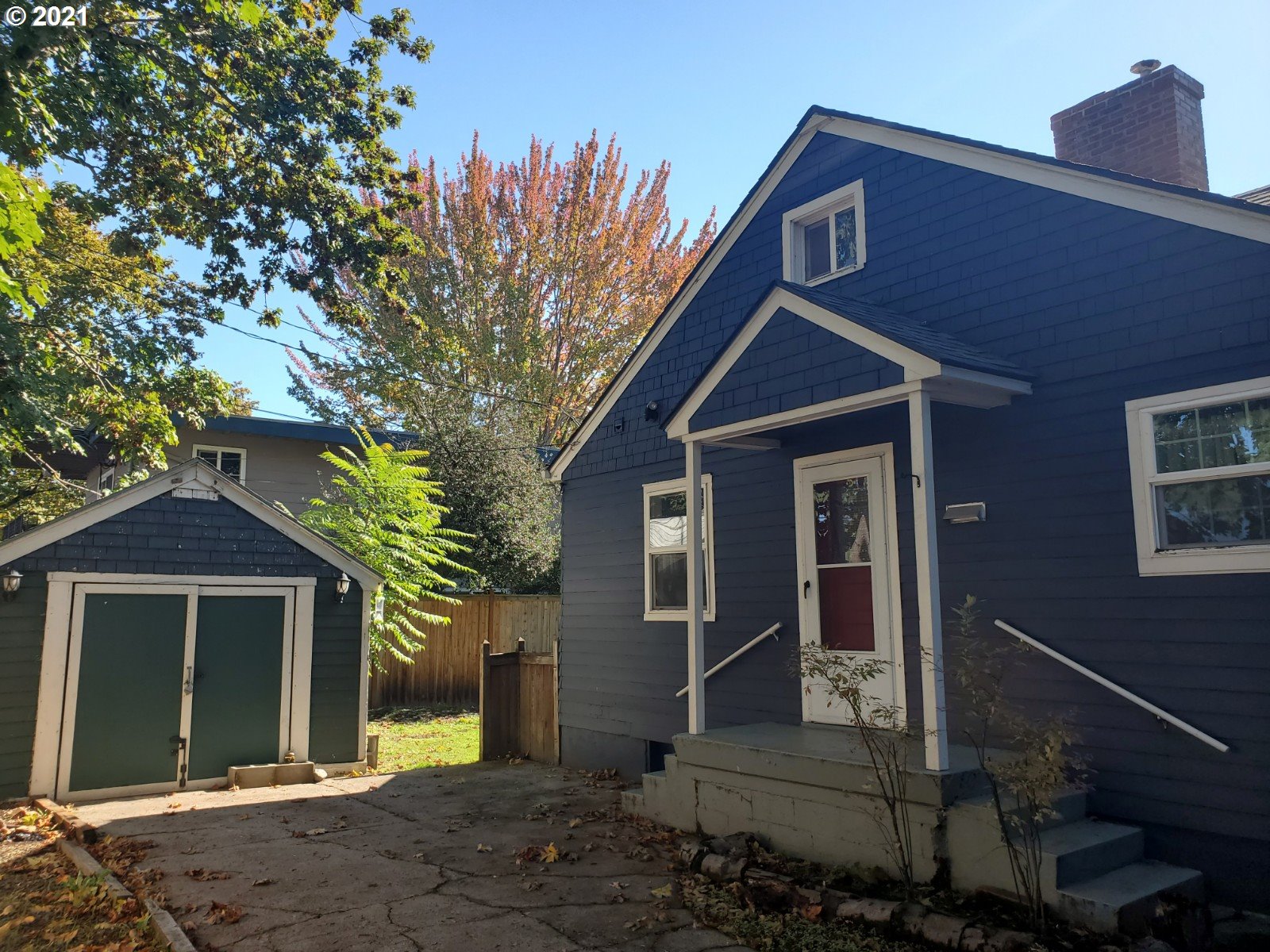 767 Madison Street Eugene, OR 97402 - Photo 16 of 20 a front view of a house with garden