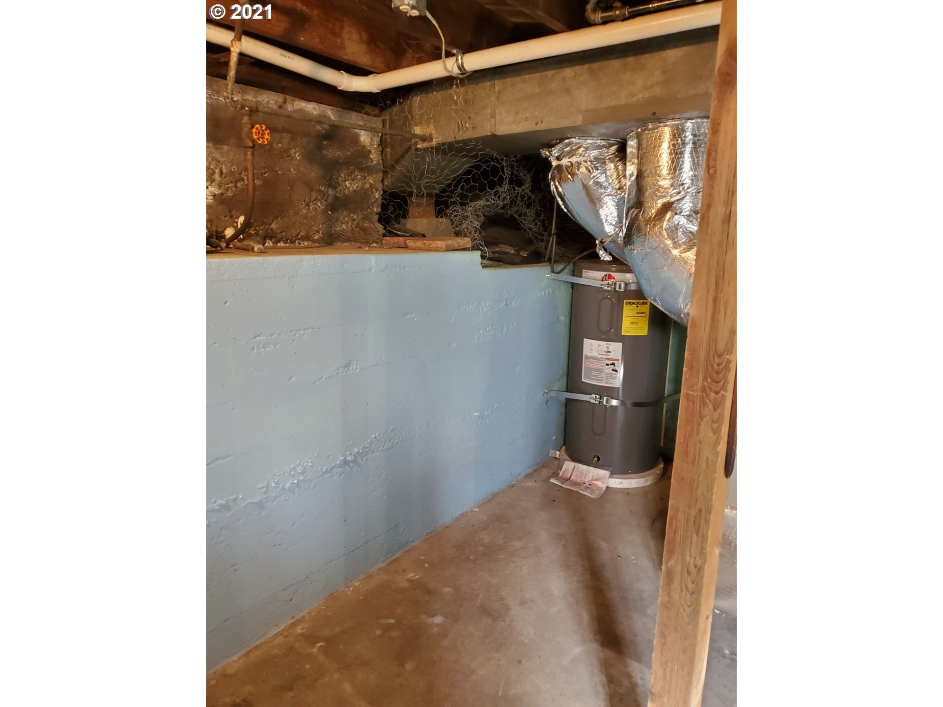 767 Madison Street Eugene, OR 97402 - Photo 18 of 20 a view of a walk in closet