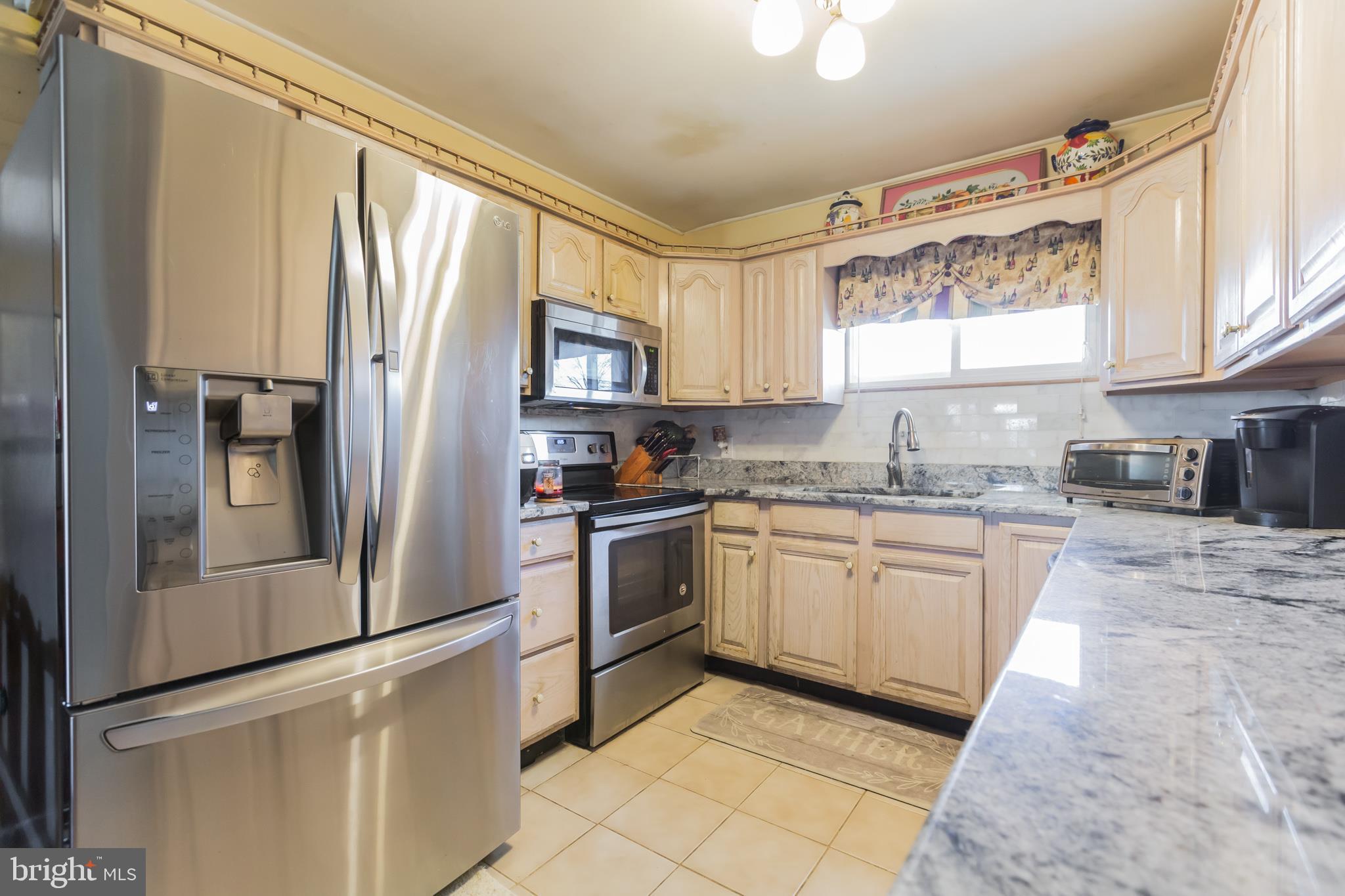 11 Inwood Road Levittown, PA 19057 - Photo 6 of 19 Updated Granite Kitchen